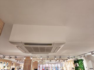 R-6922483 Traspaso Tienda Moda La Vila de Grácia