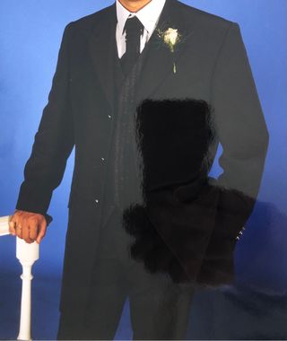traje de novio gris oscuro