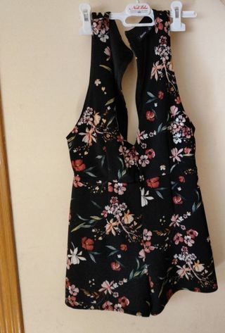 Mono corto con flores