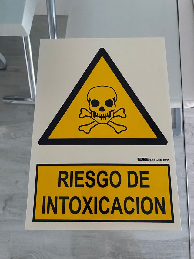 Cartel " RIESGO DE INTOXICACIÓN"