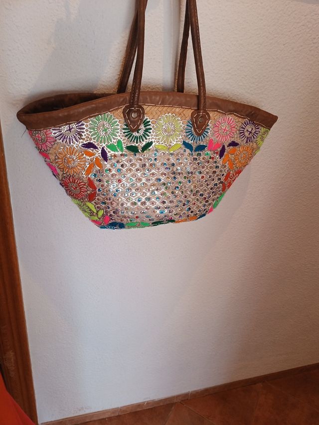 Bolso mimbre decorado