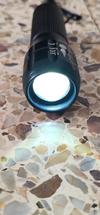 LINTERNA de leed con ZOOM