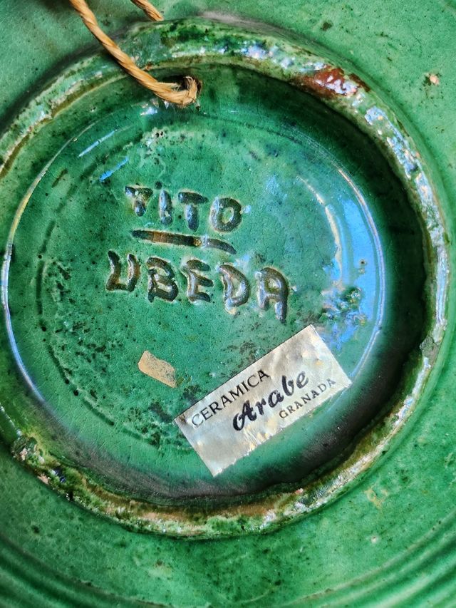 PLATO DE " TITO UBEDA " DE CERAMICA ARABE
