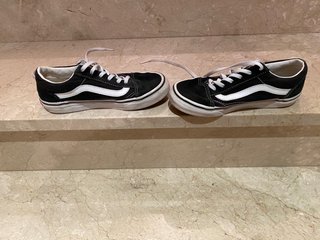 VANS OLD SKOOL Niño negras T33
