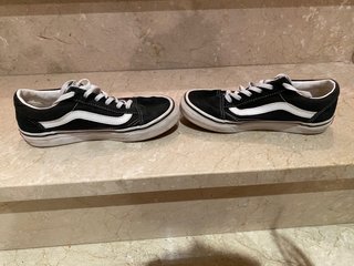 VANS OLD SKOOL Niño negras T33
