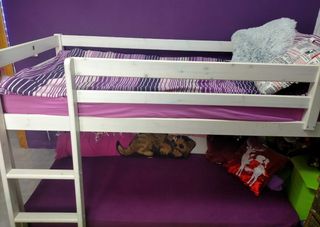 Camera a castello con scivolo e scaletta
