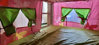 Camera a castello con scivolo e scaletta