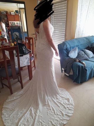 Vestido de novia y velo 