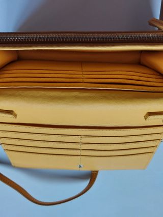 Bolso cartera mujer de color amarillo 