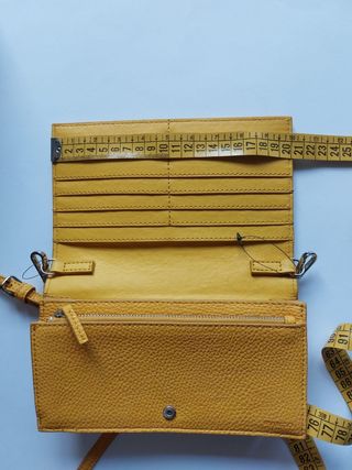 Bolso cartera mujer de color amarillo 