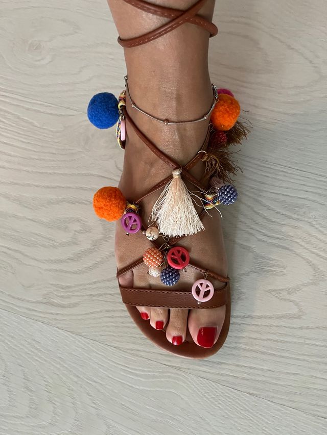 Sandali alla schiava con ponpon