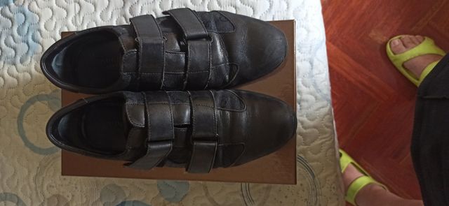 Zapatilla (zapato )negra de gucci