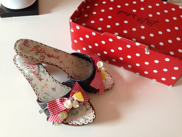 Zoccoletti in legno con applicazioni