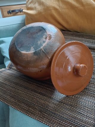 Olla de arcilla refractaria con tapa