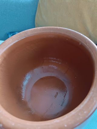 Olla de arcilla refractaria con tapa