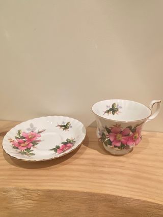 TAZA PORCELANA INGLESA ROYAL ALBERT