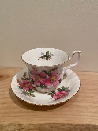 TAZA PORCELANA INGLESA ROYAL ALBERT