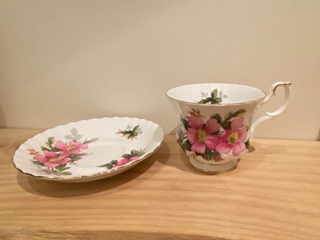 TAZA PORCELANA INGLESA ROYAL ALBERT