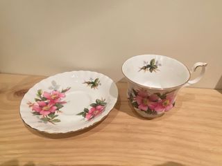 TAZA PORCELANA INGLESA ROYAL ALBERT