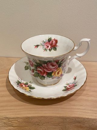 TAZA PORCELANA INGLESA ROYAL ALBERT