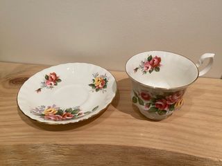 TAZA PORCELANA INGLESA ROYAL ALBERT