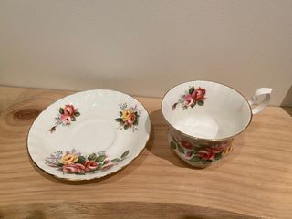 TAZA PORCELANA INGLESA ROYAL ALBERT