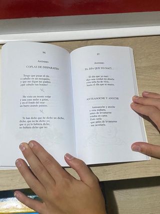 2 libros de cuentos y poesía para niños