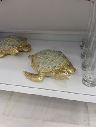 Figura tortuga dorada