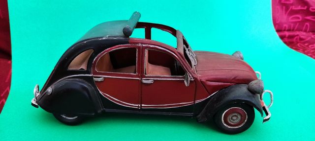 Coche de juguete antiguo Citroën 2cv Carleston