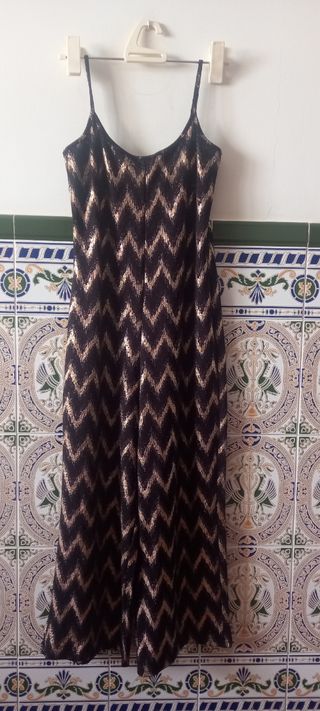 Mono enterizo de tirantes patas de elefante.