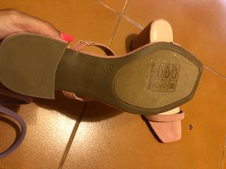 Sandalias de tacón rosa palo