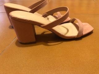 Sandalias de tacón rosa palo