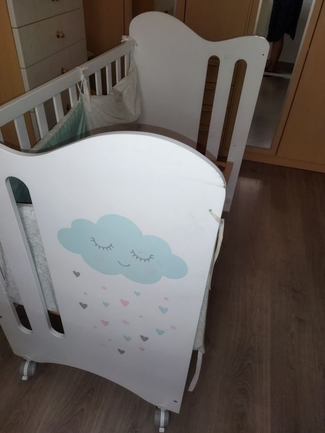 Cuna blanca con nube