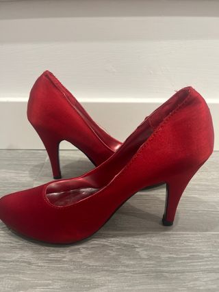 Zapatos rojos de fiesta de tacón alto
