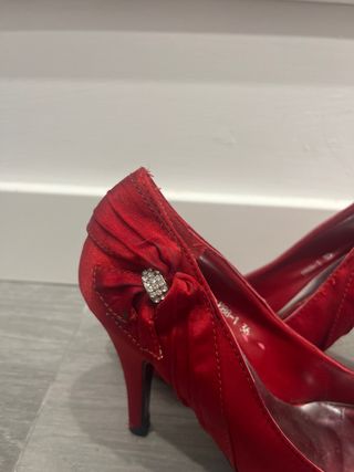 Zapatos rojos de fiesta de tacón alto