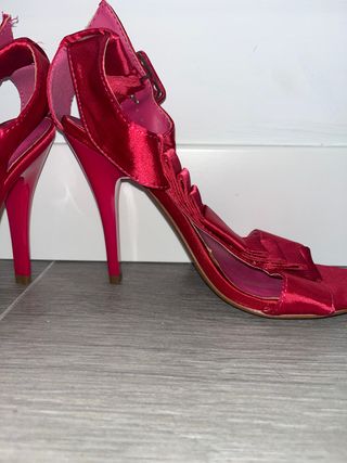 Sandalias fiesta de raso color fucsia