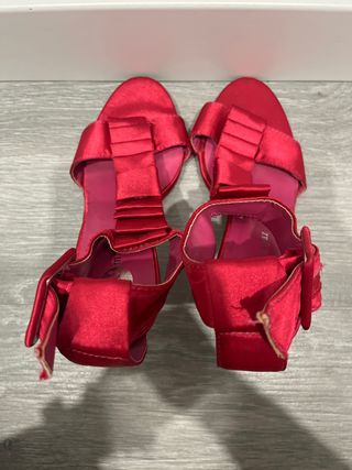 Sandalias fiesta de raso color fucsia