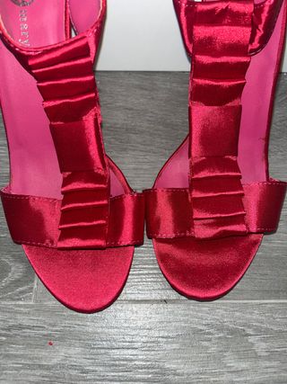 Sandalias fiesta de raso color fucsia
