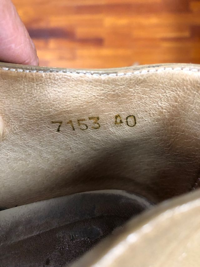 Zapatos abotinados de piel autentica