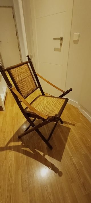 Conjunto colonial de escritorio y silla de campaña