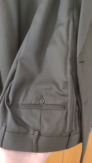 Traje de línea clásica gris oscuro rayas