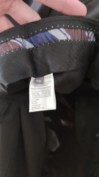 Traje de línea clásica gris oscuro rayas