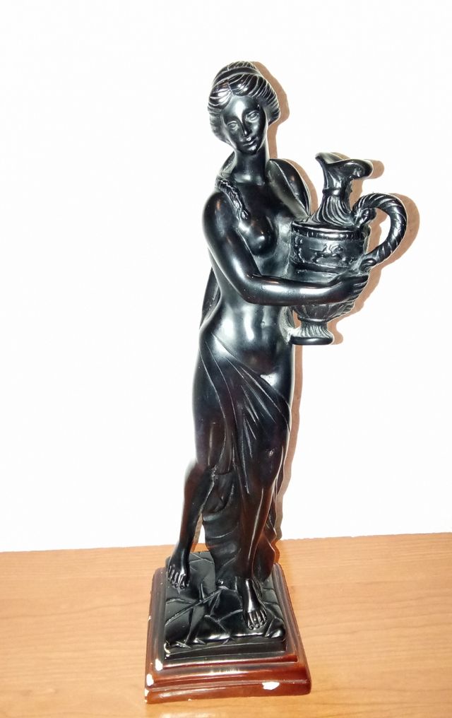 Figura escayola lacada negra
