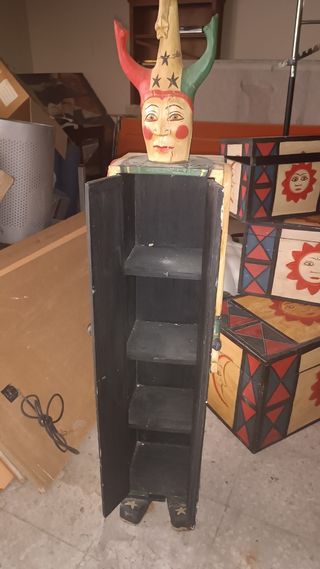 Vendo baúles y armario en madera tallada