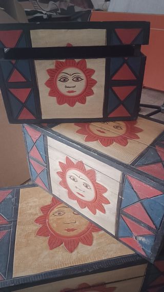 Vendo baúles y armario en madera tallada