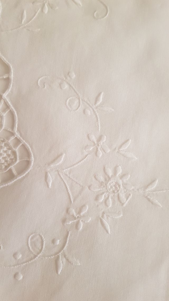 Completo letto con pizzi e ricami