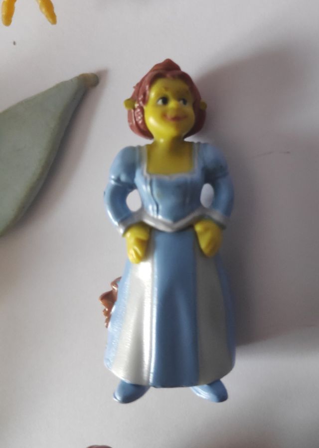 Lote de muñecos de plástico/pvc variados.