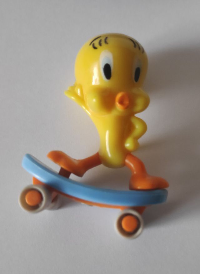 Lote de muñecos de plástico/pvc variados.