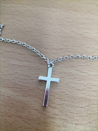 Cadena de cuello con cruz NUEVA