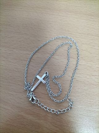 Cadena de cuello con cruz NUEVA